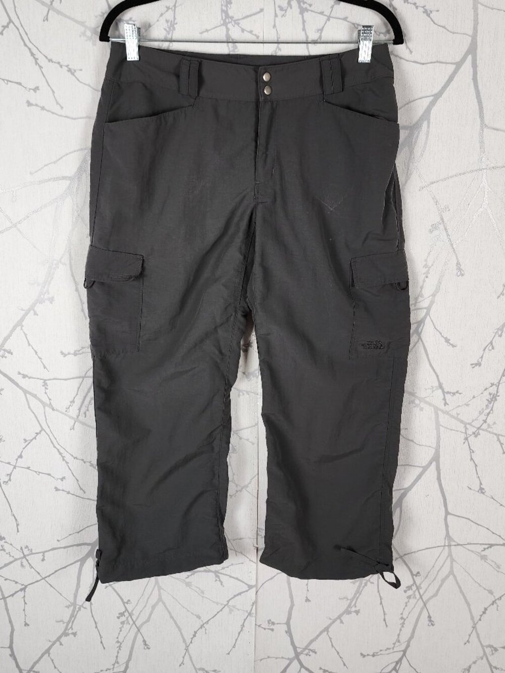 The North Face Gray Nylon Mid Rise Cargo Capri Pants
